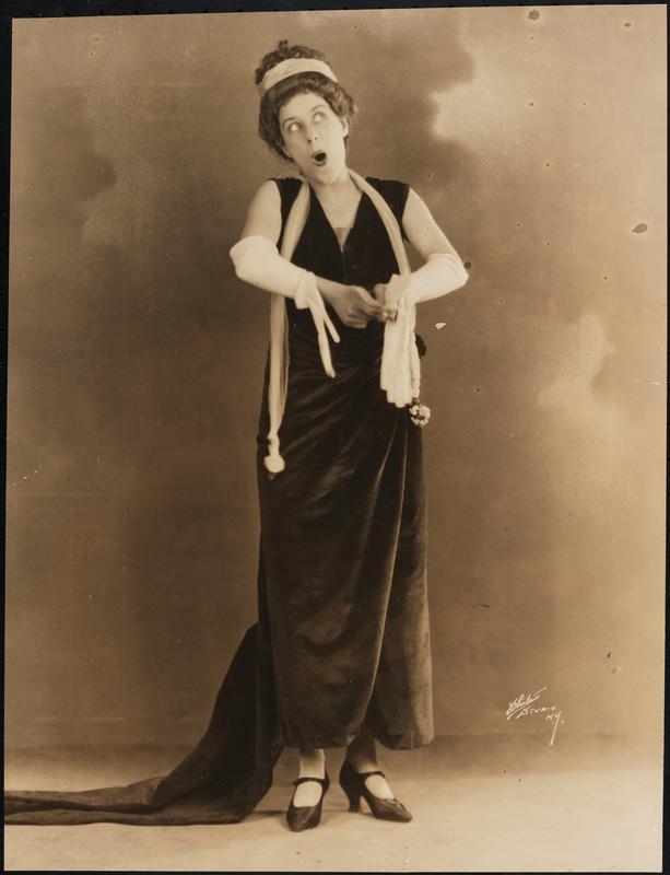 Beatrice Lillie in Andre Charlot's Revue of 1924. Photo White Studio. Courtesy of the Museum of the City of New York.