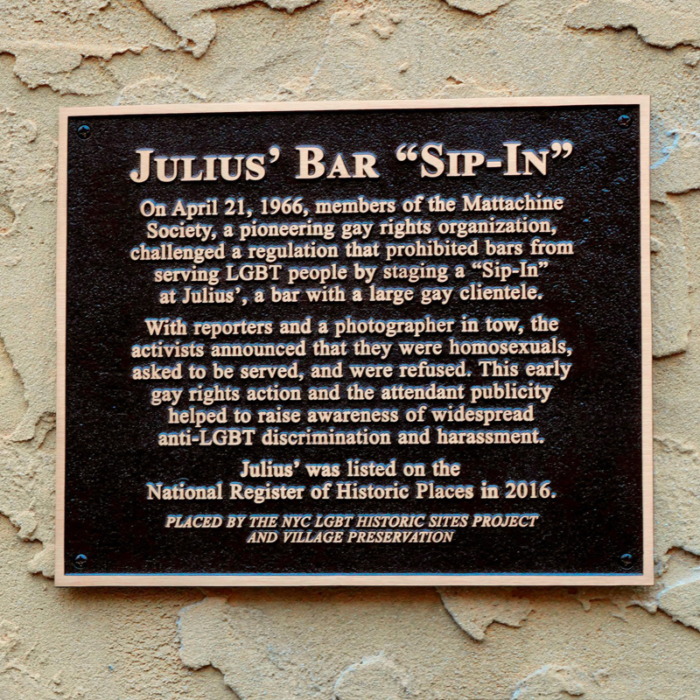 Julius plaque in 6sqft artile