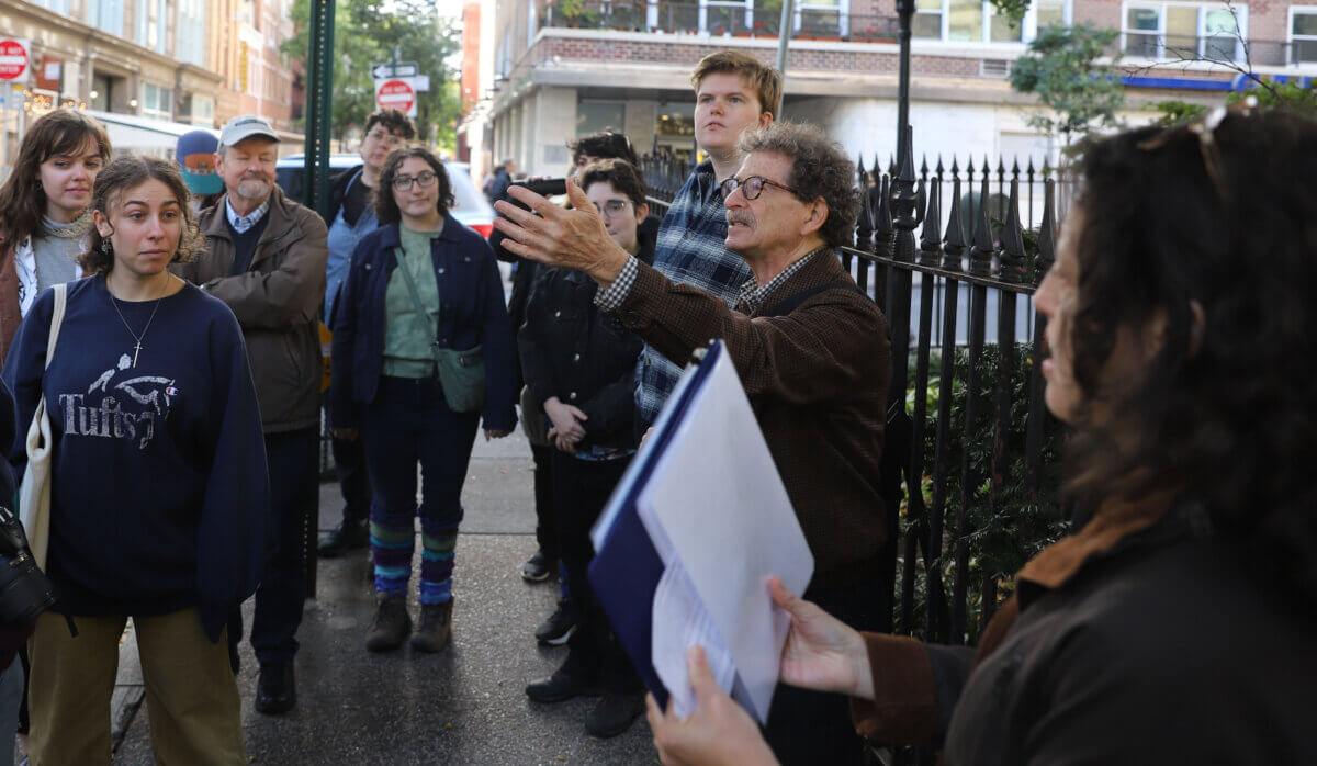 Andrew Dolkart gives tour